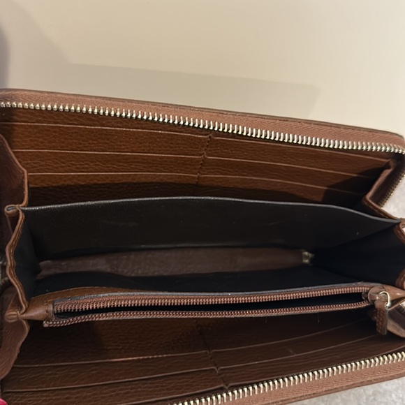 Authentic Gucci logo tassel wallet - Picture 5 of 5